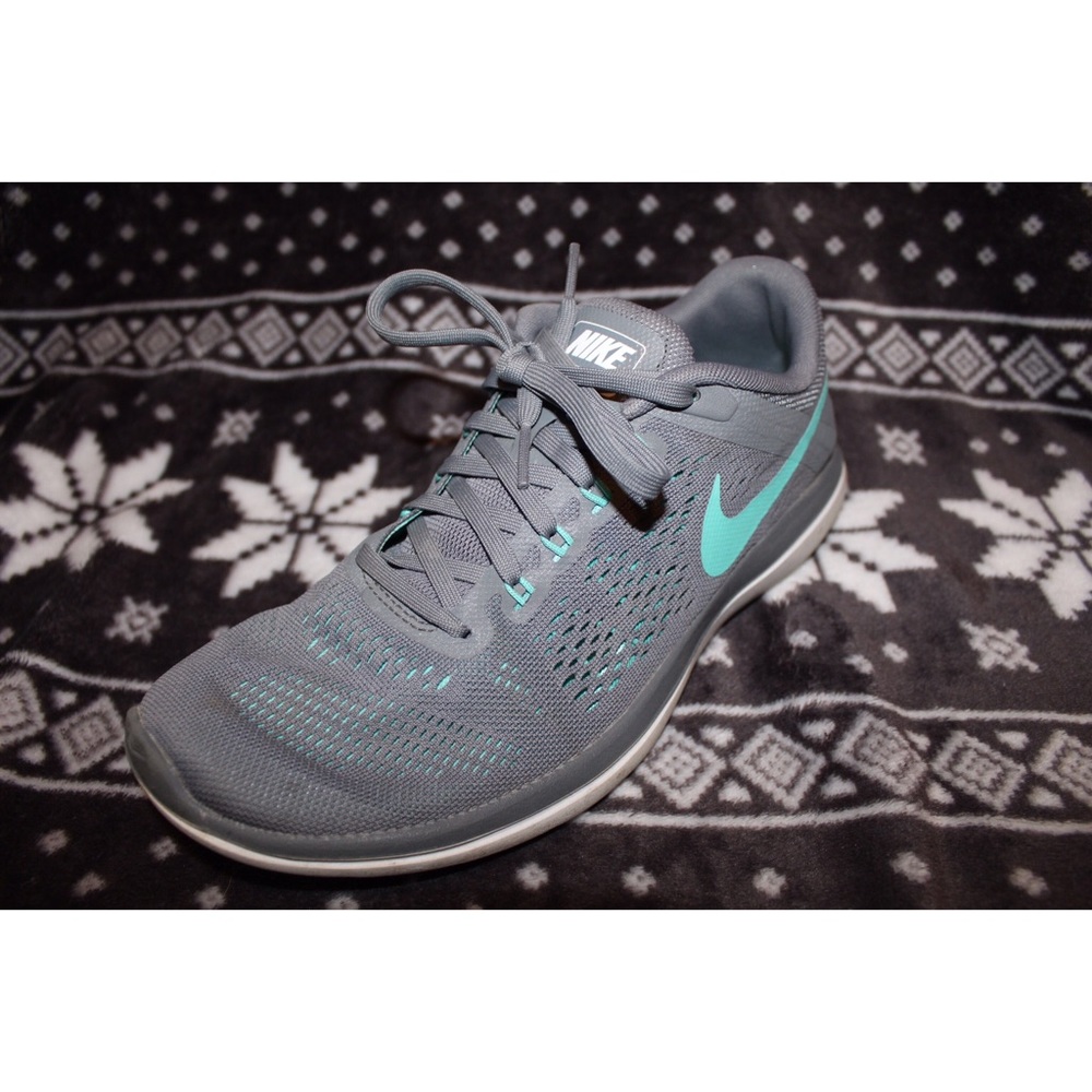 Nike Shoes - Picture 3 of 4